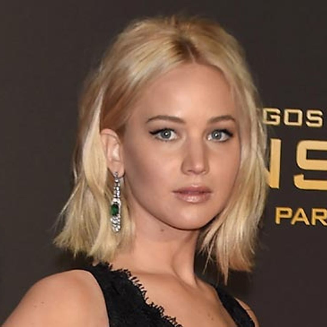 Jennifer Lawrence sufre uno de sus tropiezos de alfombra roja en Madrid