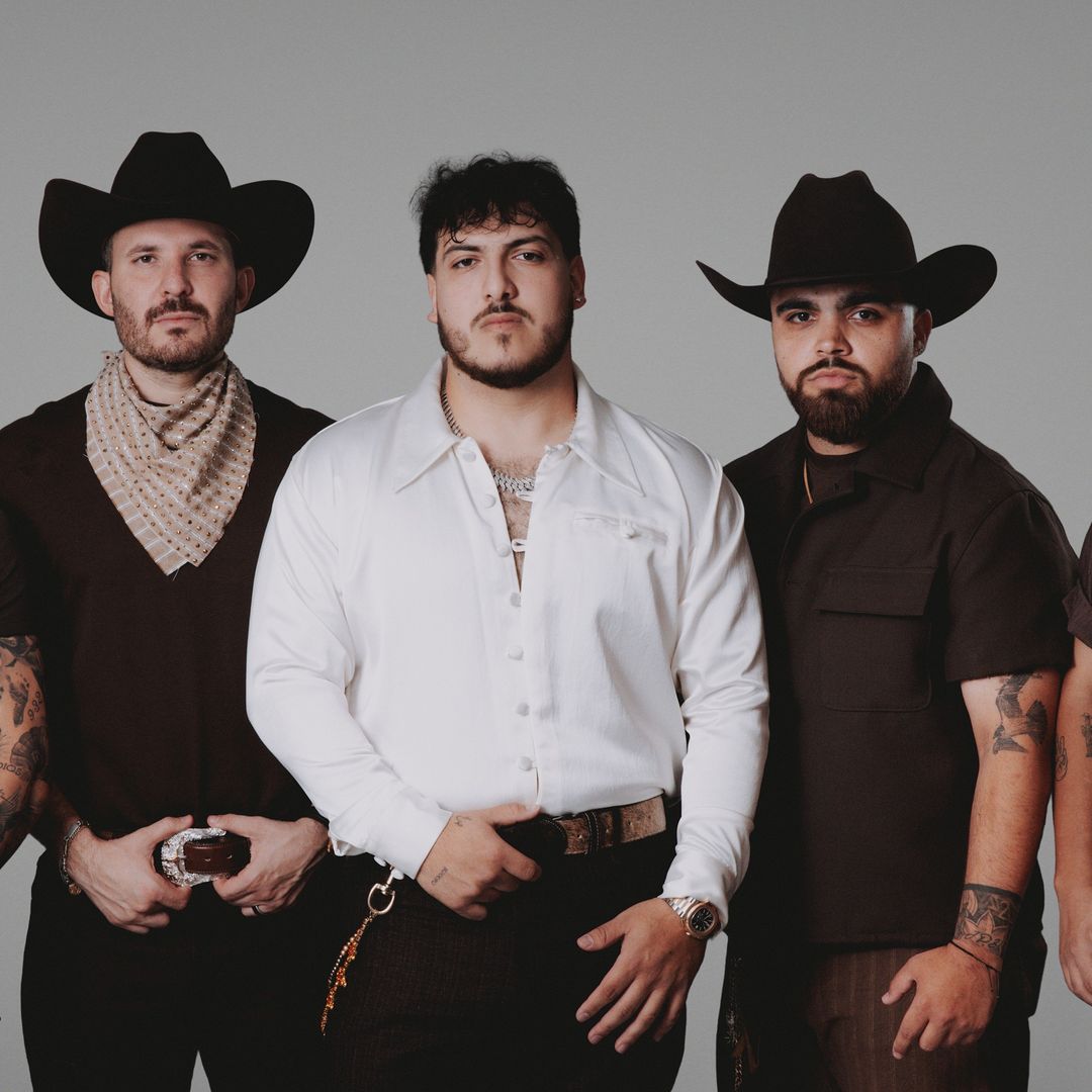 Becky G se une a Carlos Santana en 'Mi Gran Amor', y Grupo Frontera lanza 'Con Dolor'