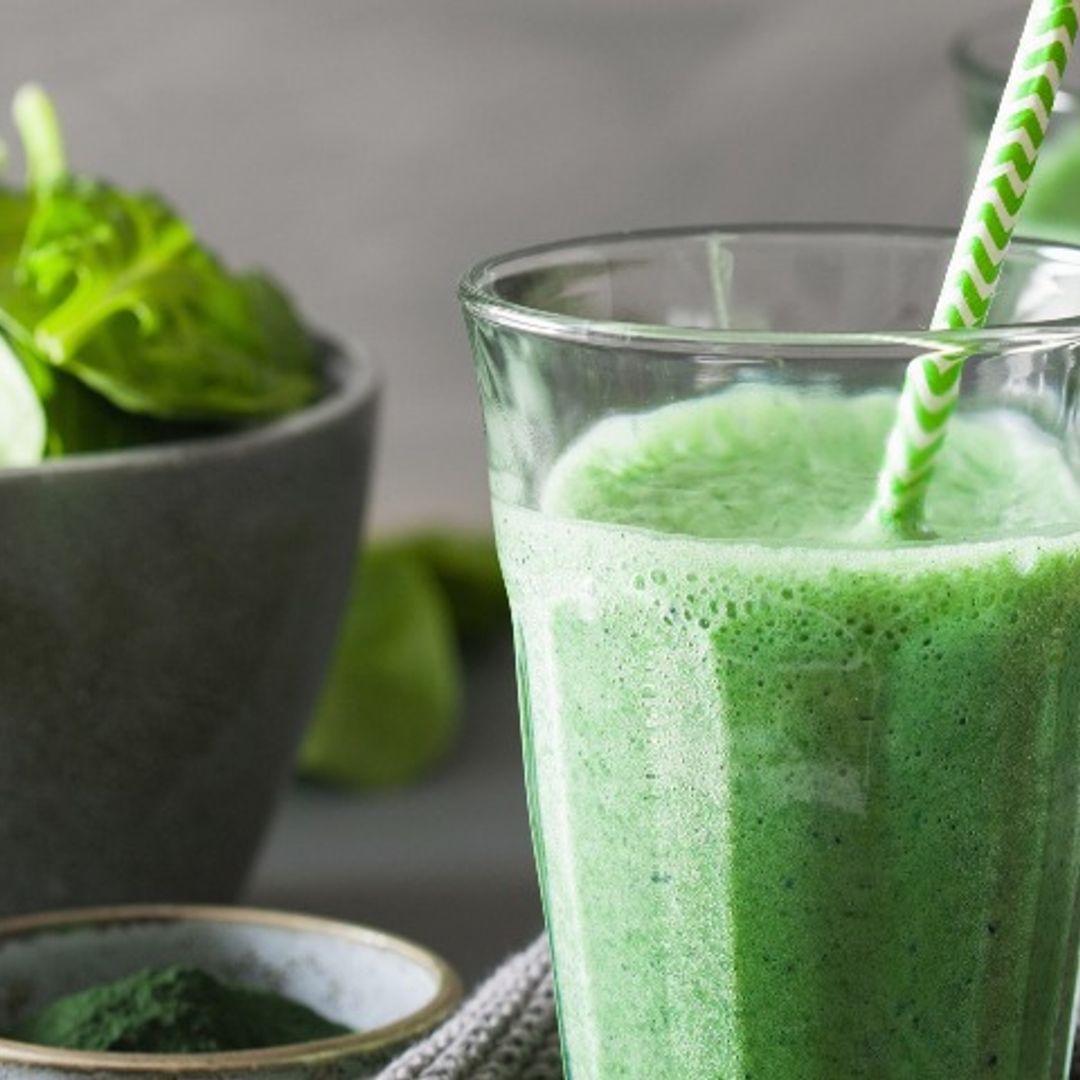 'Smoothie' de espinacas y plátano con espirulina
