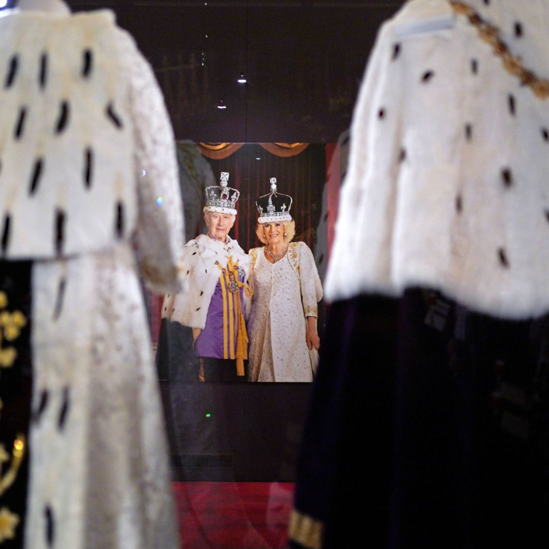 La exposición más regia llega al Palacio de Buckingham: la ropa y objetos de la coronación de los reyes Carlos y Camilla, a la vista de todos
