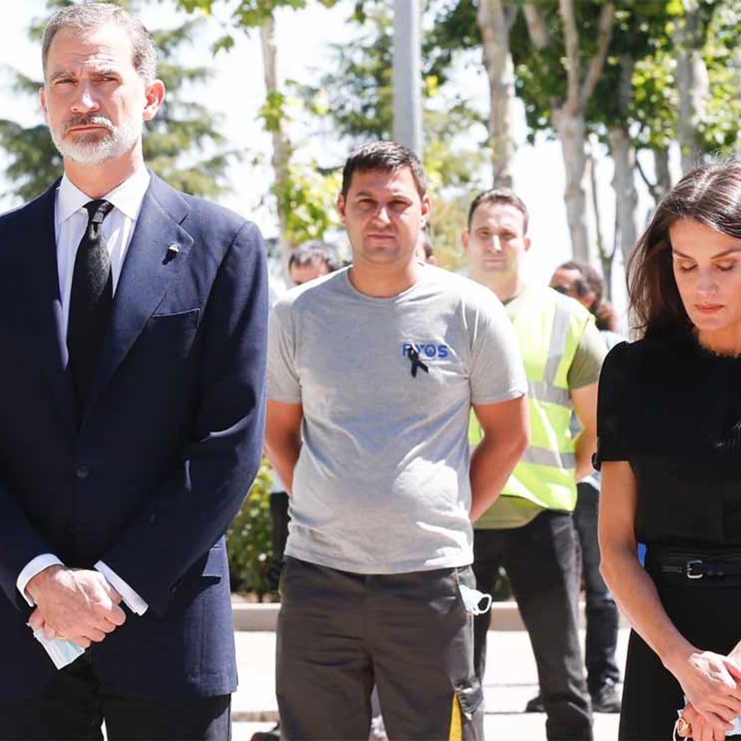 Los Reyes participan en el último minuto de silencio en recuerdo a las víctimas del coronavirus