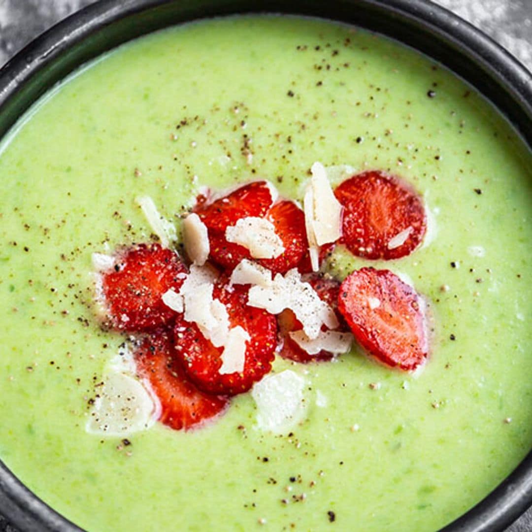 Salmorejo de espárragos y fresas