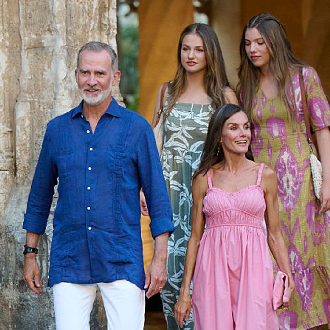 Los reyes Felipe y Letizia disfrutan de sus vacaciones en Grecia junto a sus hijas, con el corazón en Mallorca