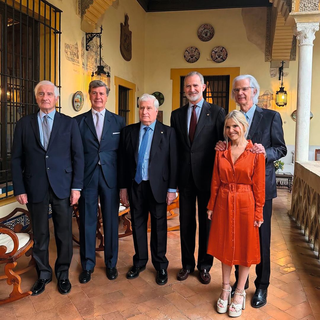CAYETANO MARTÍNEZ DE IRUJO NOS RECIBE EN SU FINCA, “LAS ARROYUELAS”, Y RINDE EL HOMENAJE MÁS EMOTIVO A SU MADRE EN SU...