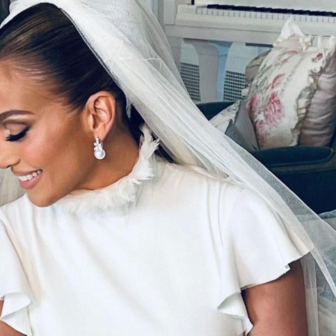 Los accesorios del look de Jennifer Lopez para su soñada ‘boda blanca’ con Ben Affleck