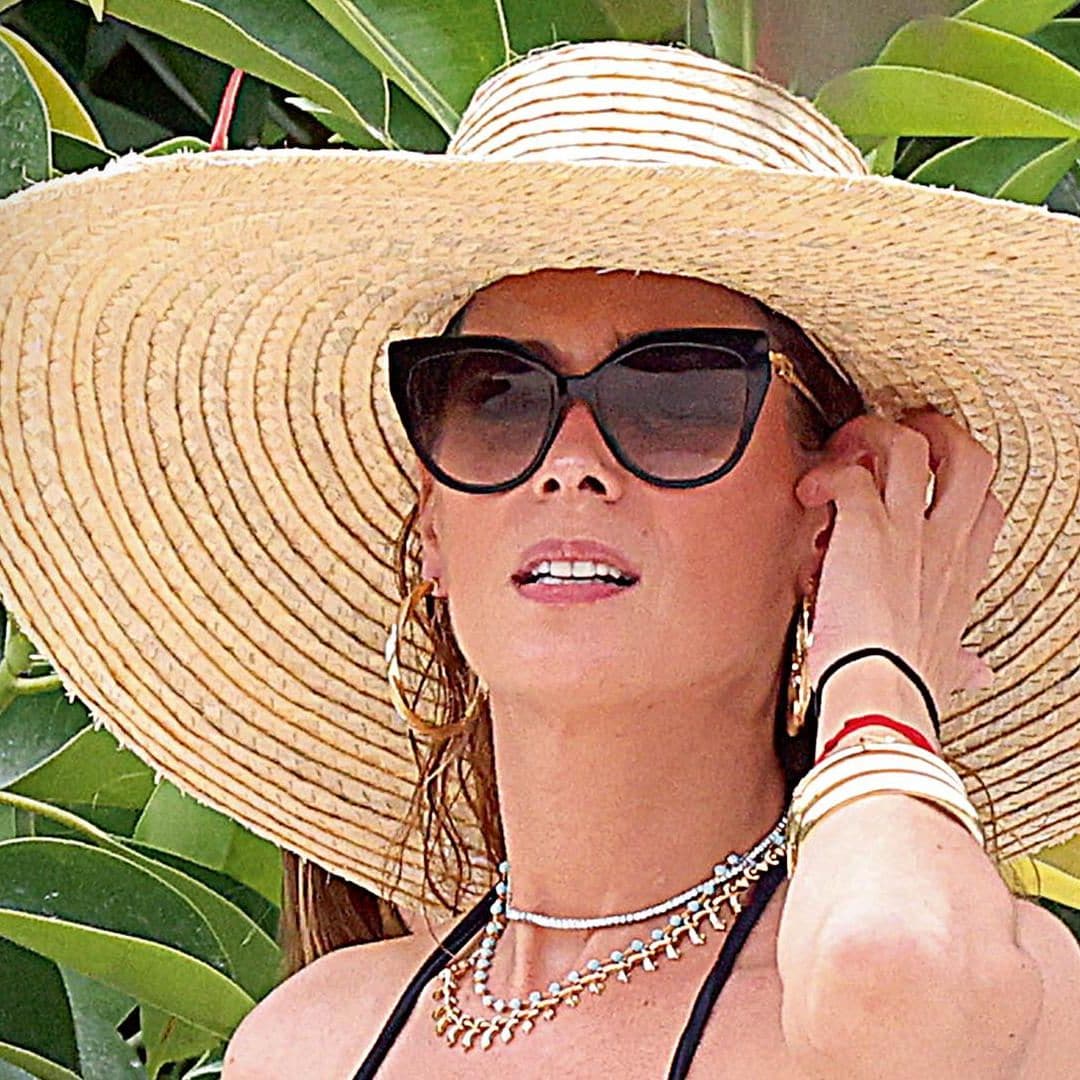 Mar Saura y su hija Claudia, ¿madre e hija o hermanas? Todo un derroche de glamour en la playa