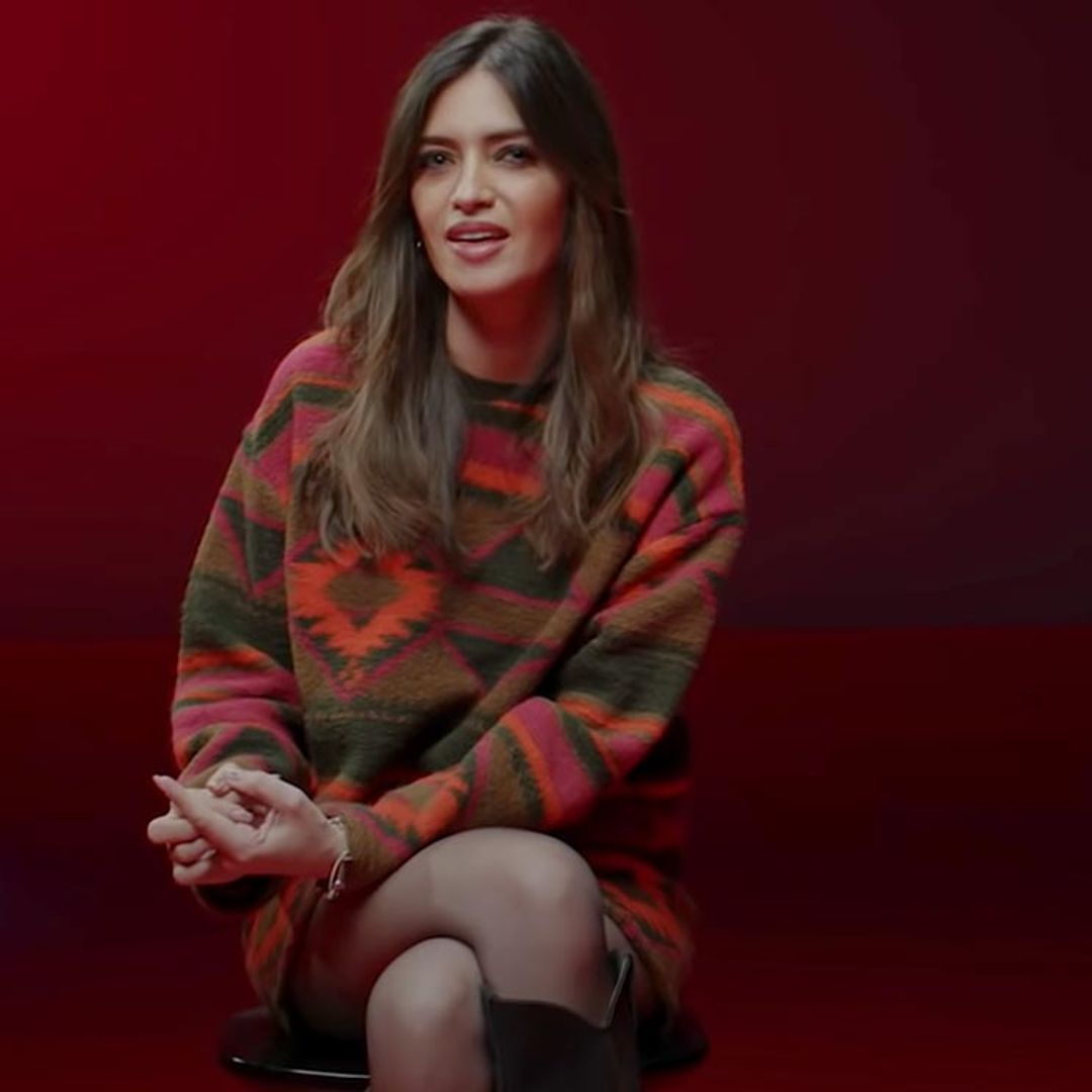 El look navideño de Sara Carbonero con un conjunto de Zara y botas 'cowboy'