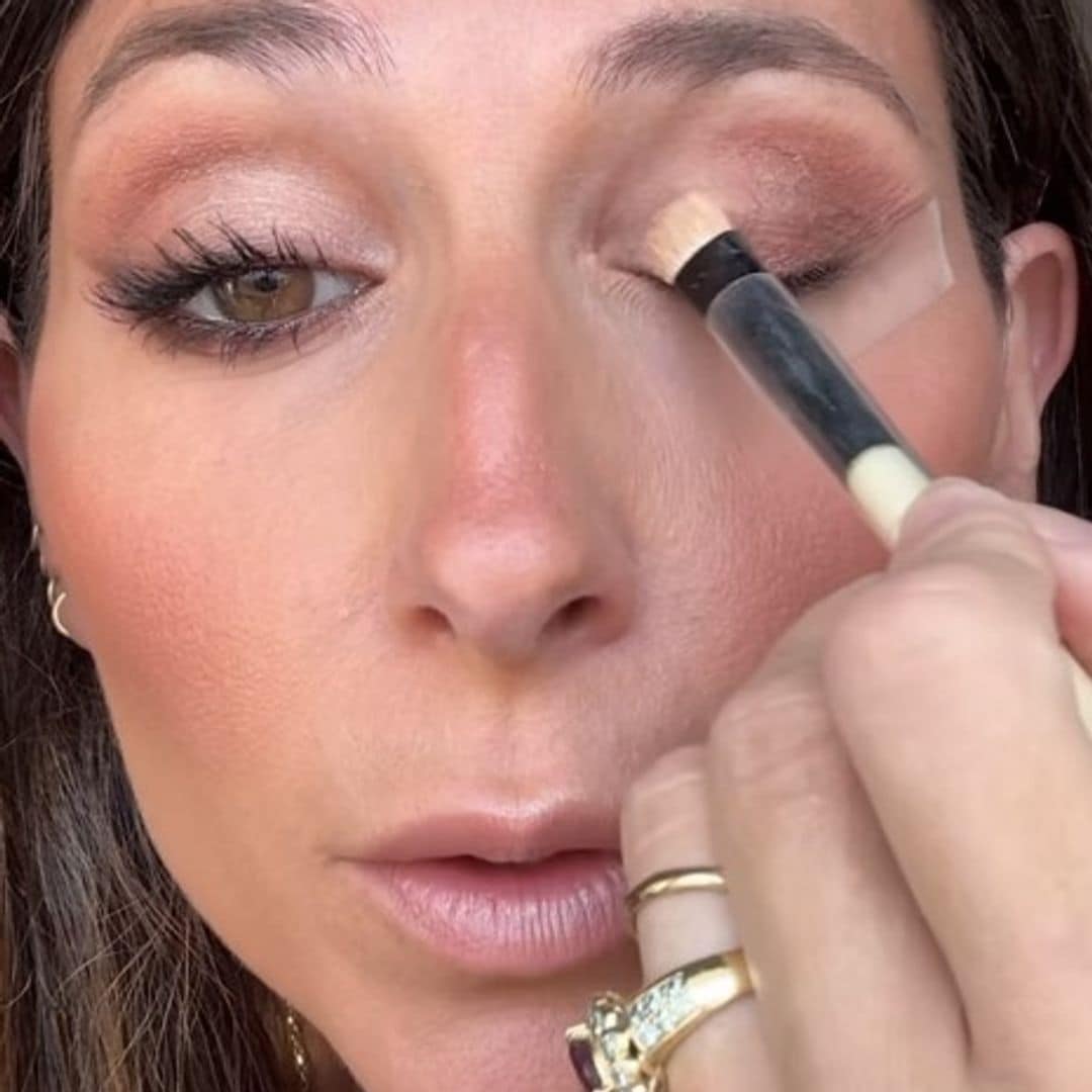 María Borbolla en un paso a paso para hacer un ahumado de ojos fácil