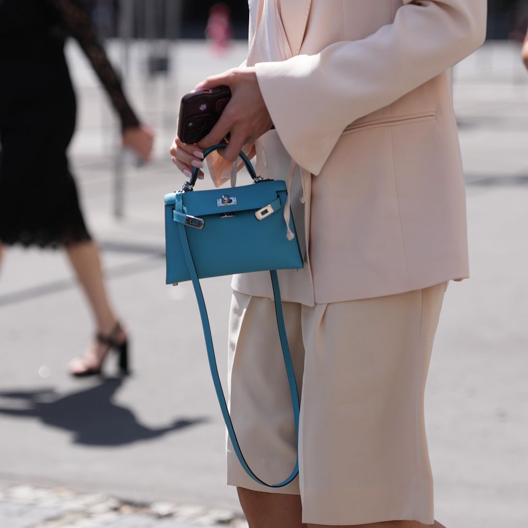 Soy editora de moda y estos son los minibolsos que sobrevivirán al verano y se convertirán en tus aliados de septiembre