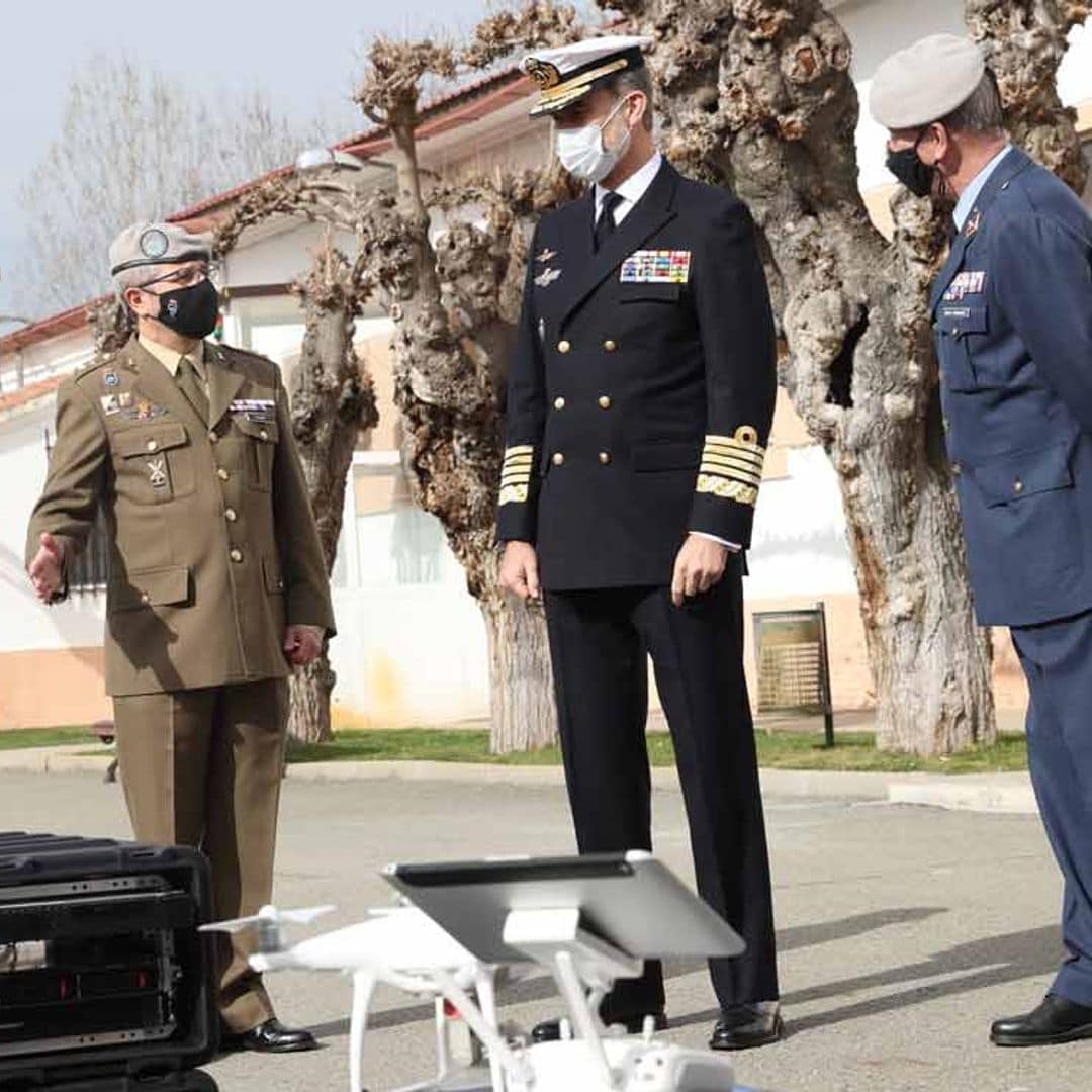 Don Felipe conoce el día a día de las Fuerzas Armadas en materia de ciberataques