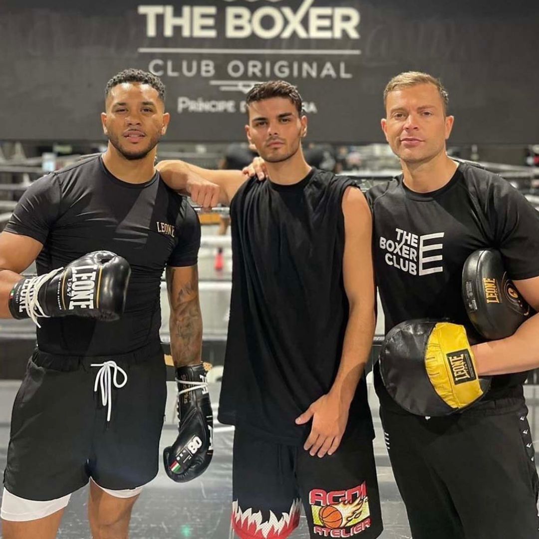Jonathan junto a Abraham, en plenos entrenamientos para su gran combate en el año en La Velada del Año III y Javier Pardo, el CEO y fundador de The Boxer Club