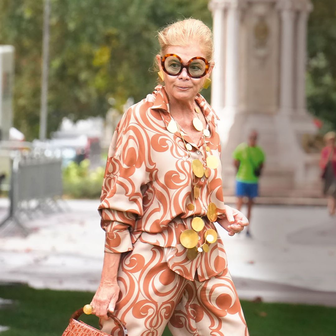El rompedor guiño 'setentero' de Lady Elena Foster en Bilbao: gafas icónicas y un look retro que reinterpreta la elegancia
