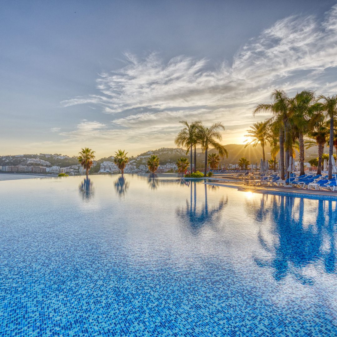 Piscinas del Senator Hotel Playacálida en Almuñécar