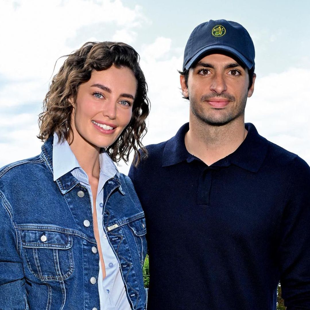 Carlos Sainz Jr. presume como nunca de su novia, Rebecca Donaldson