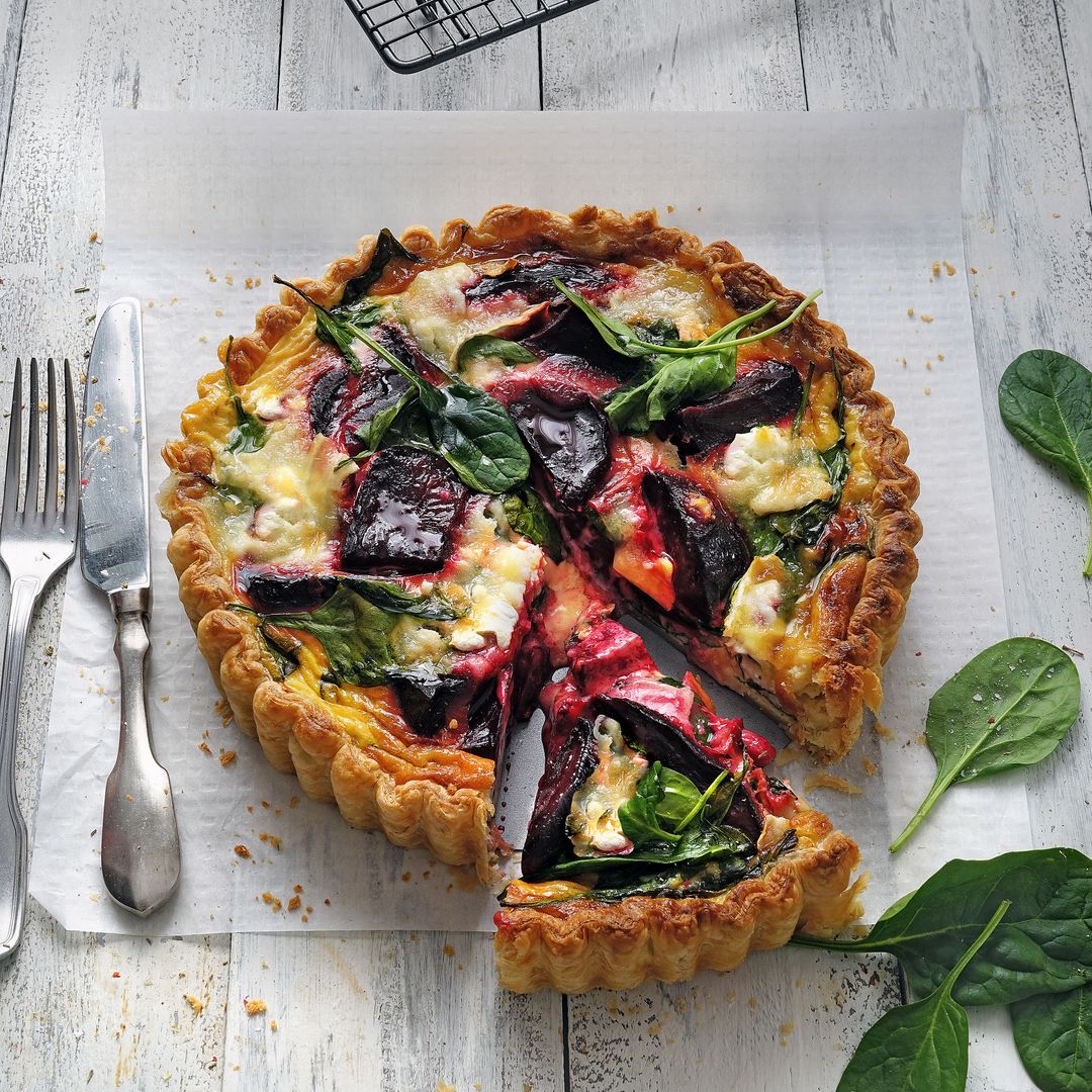 Quiche de remolacha asada, espinacas
y queso de cabra