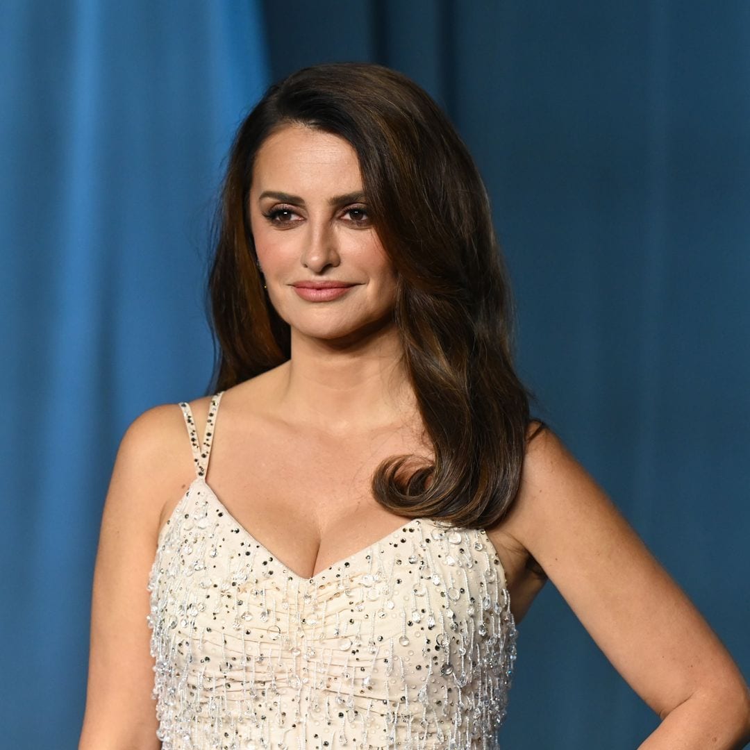 Los consejos de los dermatólogos para prevenir el envejecimiento de la piel del escote, la zona más delicada