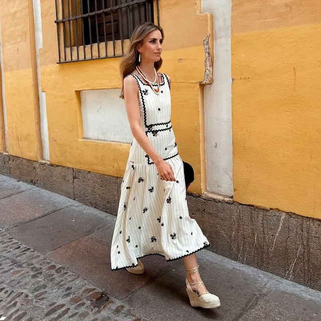 Carmen de la Puerta con alpargatas