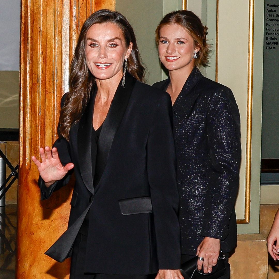 La princesa Leonor y la reina Letizia escogen el mismo look: las 3 diferencias casi imperceptibles