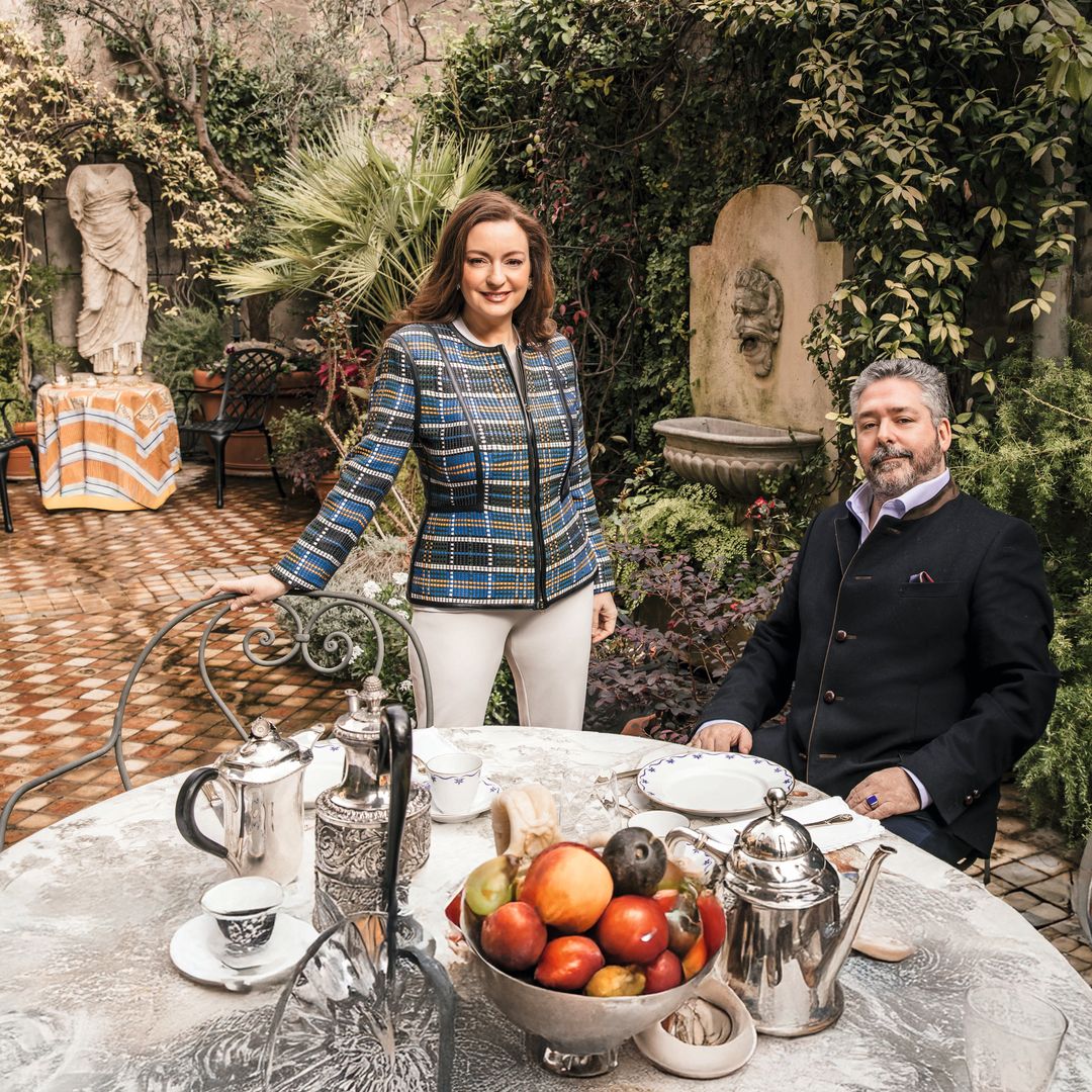 En la agradable terraza, los grandes duques de Rusia suelen desayunar entre olivos y limoneros centenarios y las estatuas antiguas que rodean la fuente típica romana
