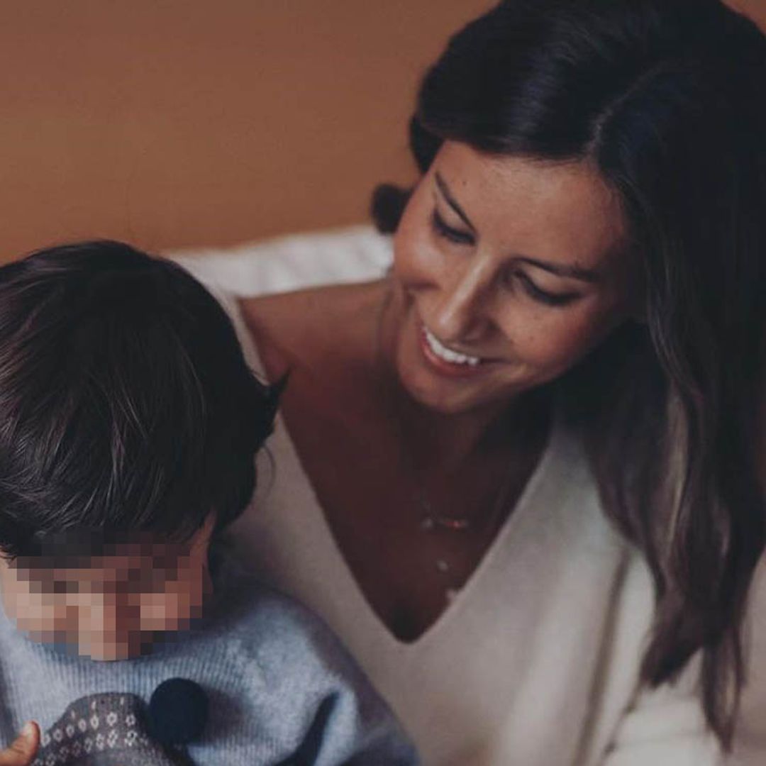 En casa de su madre, con otro niño en camino..., así ha cambiado la vida de Ana Boyer este año