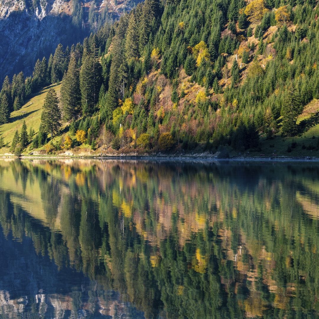 lago Vilsalpsee en el Tirol, Austria