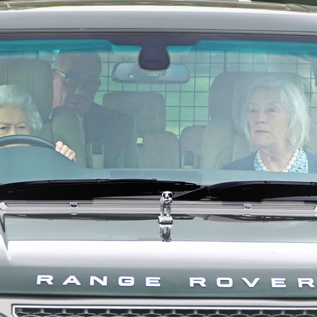 A caballo o al volante de su propio coche: Isabel II no deja de sorprender a los 95 años