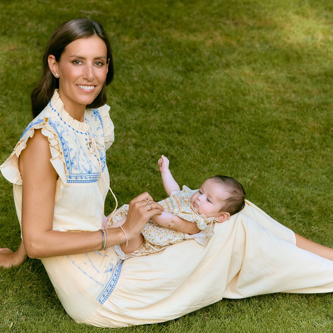 Ana Boyer nos cuenta cómo es Isabel Preysler como abuela: "Mis hijos juegan al escondite con ella todas las noches"
