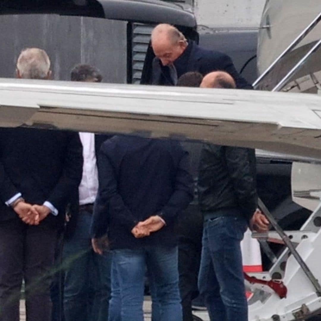 El rey Juan Carlos aterriza en Vigo el mismo día que se publican sus memorias en Francia