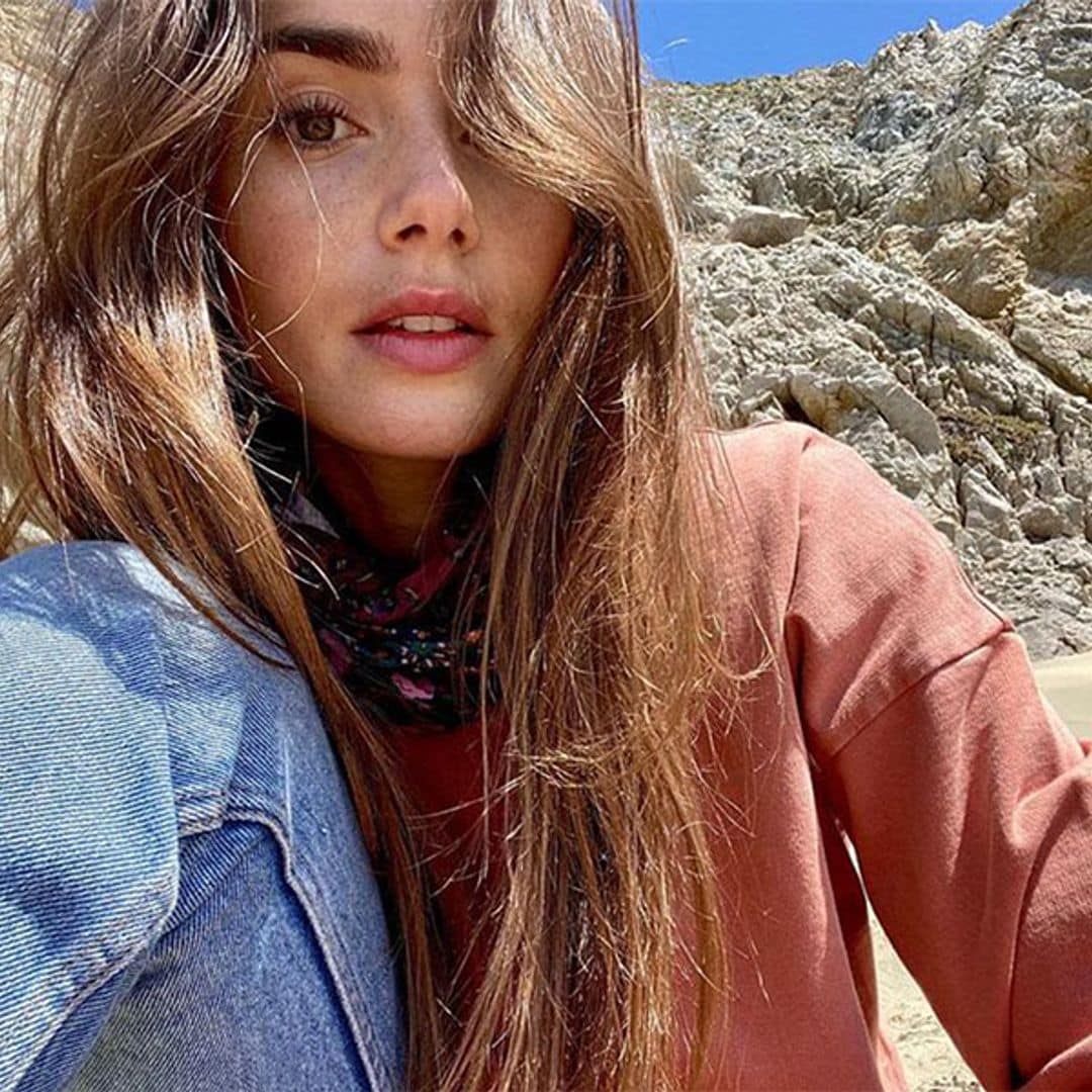 Si mides en torno a 1,60m haz como Lily Collins y apuesta por unos vaqueros 'cropped'