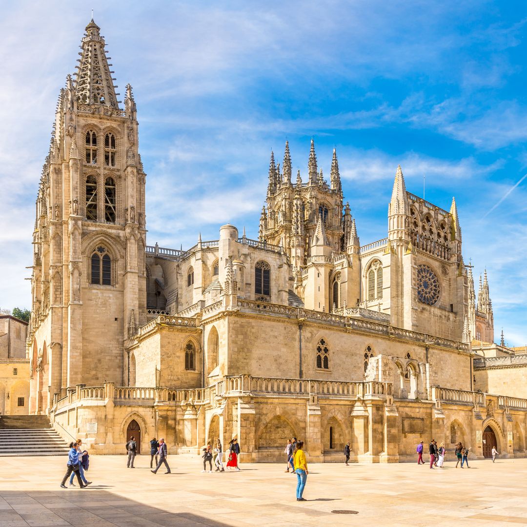No son Santiago de Compostela, pero lo parecen: 7 ciudades con alma compostelana cargadas de espiritualidad e historia