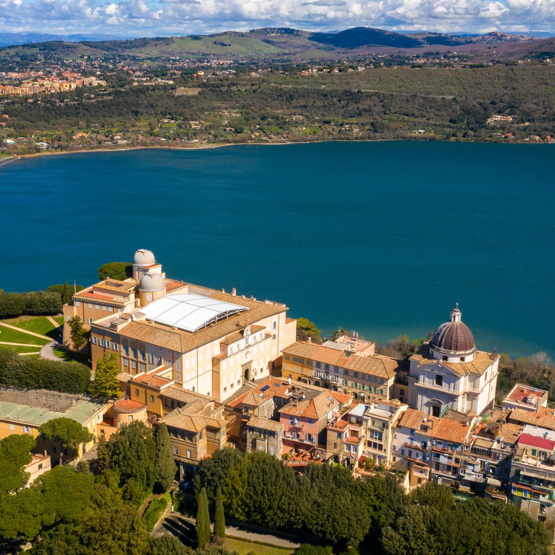 Palacio papal en Castel Gandolfo, junto al lago Albano, Italia