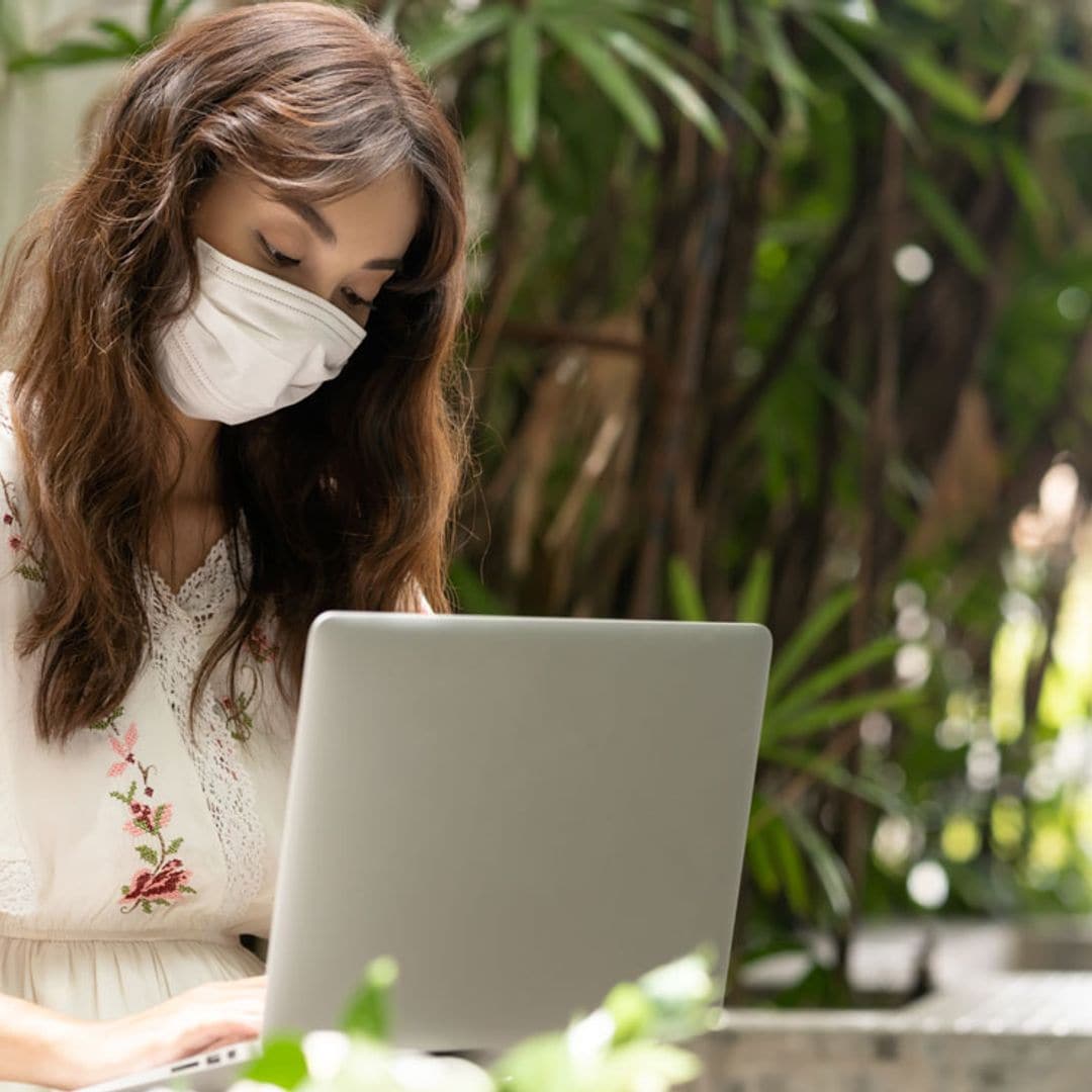 ¿Has perdido o te ha cambiado la voz? Estos son los síntomas, si ha sido por la COVID-19