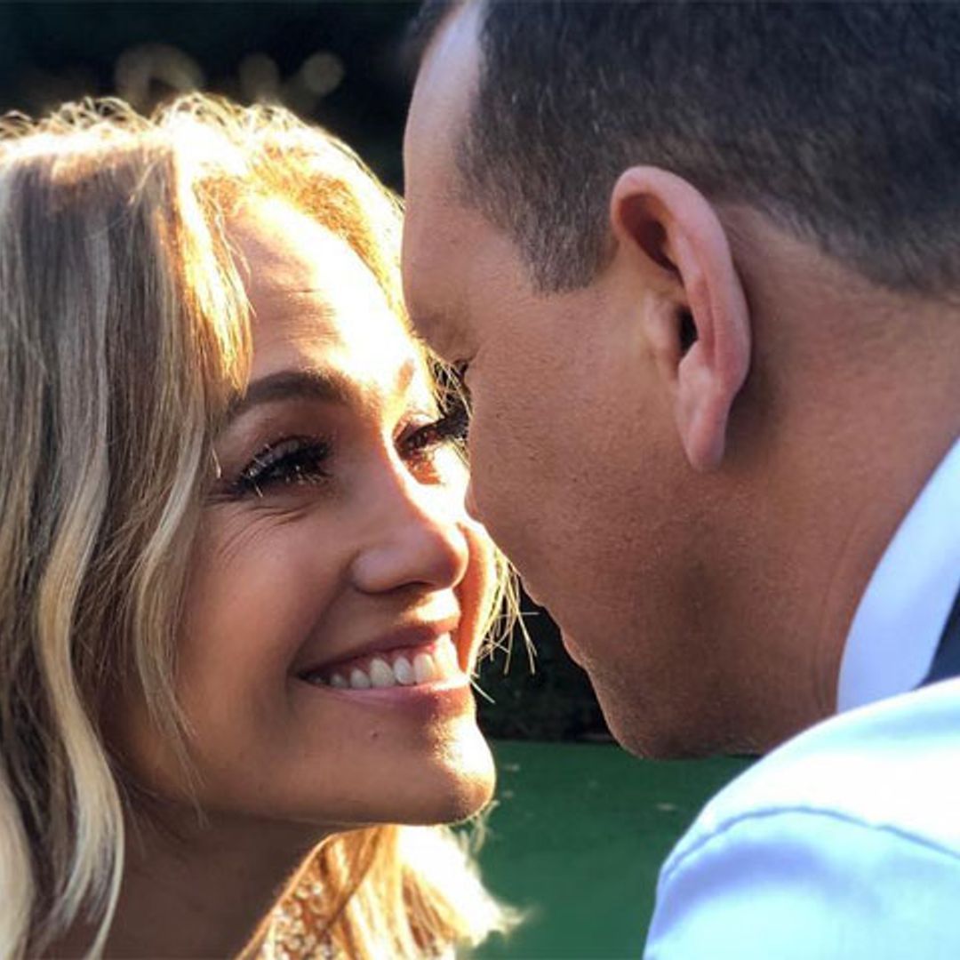 Jennifer Lopez celebra dos años de amor con Álex Rodríguez con su mensaje más romántico