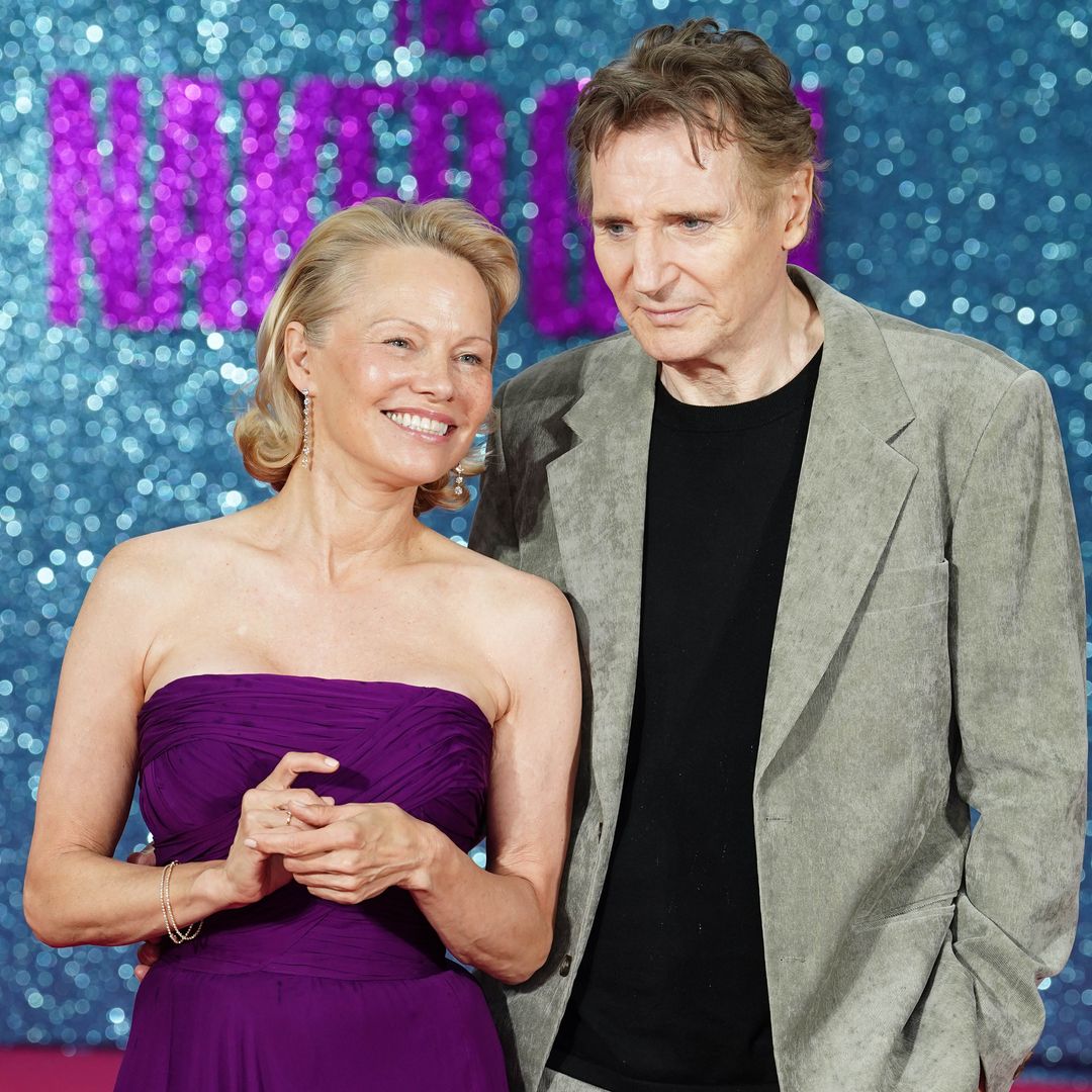 Pamela Anderson y Liam Neeson, la pareja sorpresa que nadie esperaba: "Están enamorados"