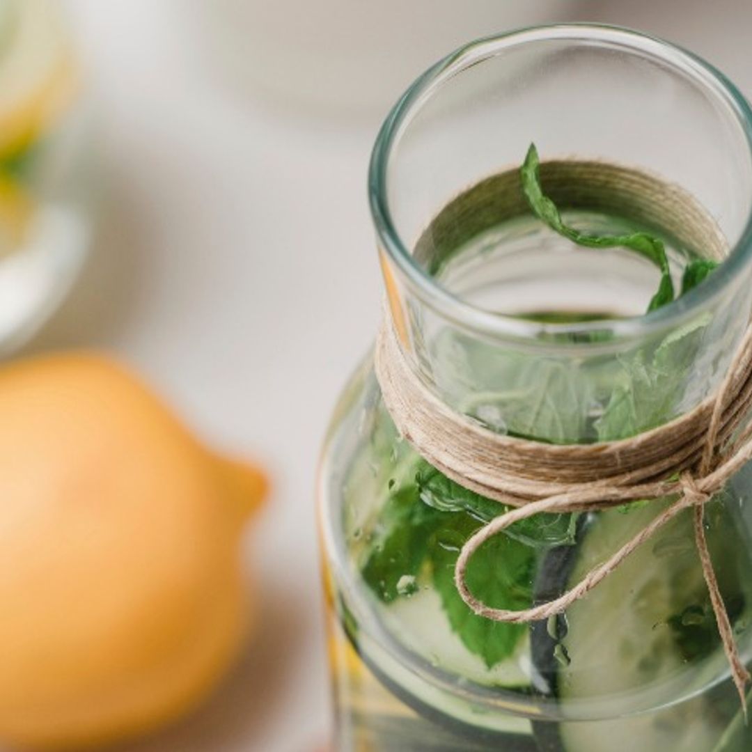 Agua con pepino y limón