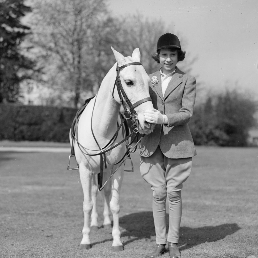 El amor de Isabel II por los caballos y la equitación comenzó a los 3 años y terminó meses antes de su fallecimiento.