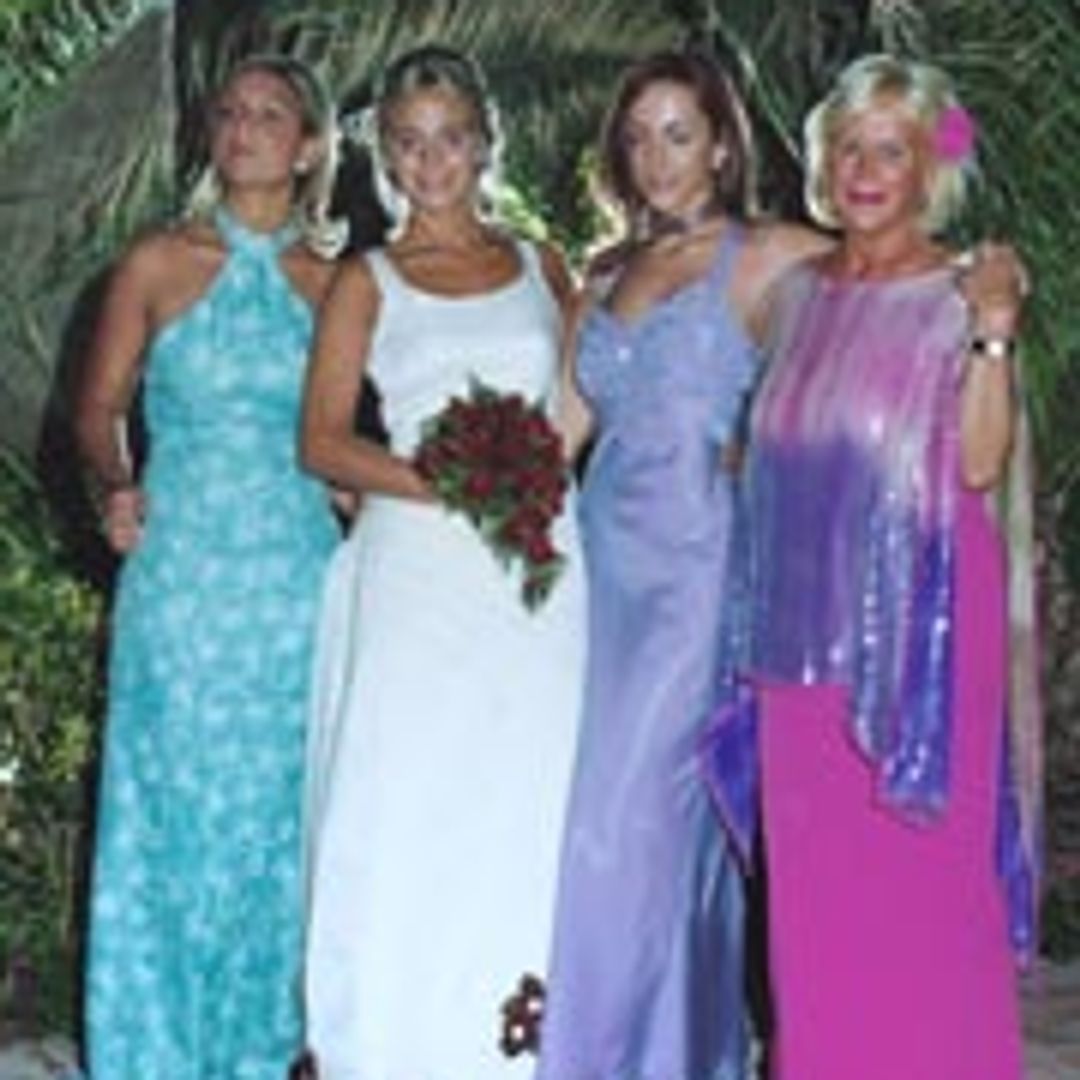 Marisa Medina junto a sus tres hijas, Silvia, Alejandra y Laura

