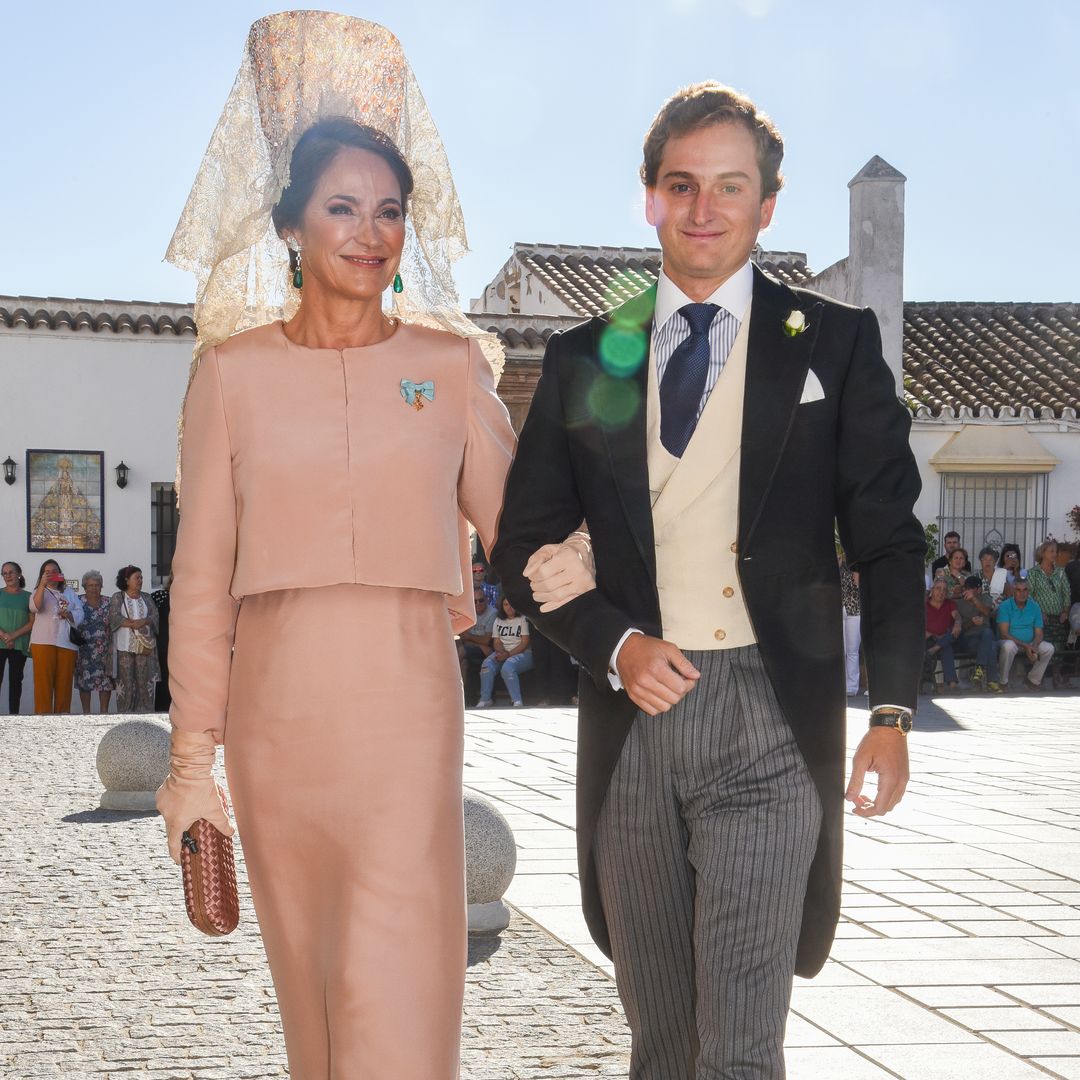 Madrinas de boda con vestidos de color rosa: el tono que favorece (y mucho) a cualquier edad