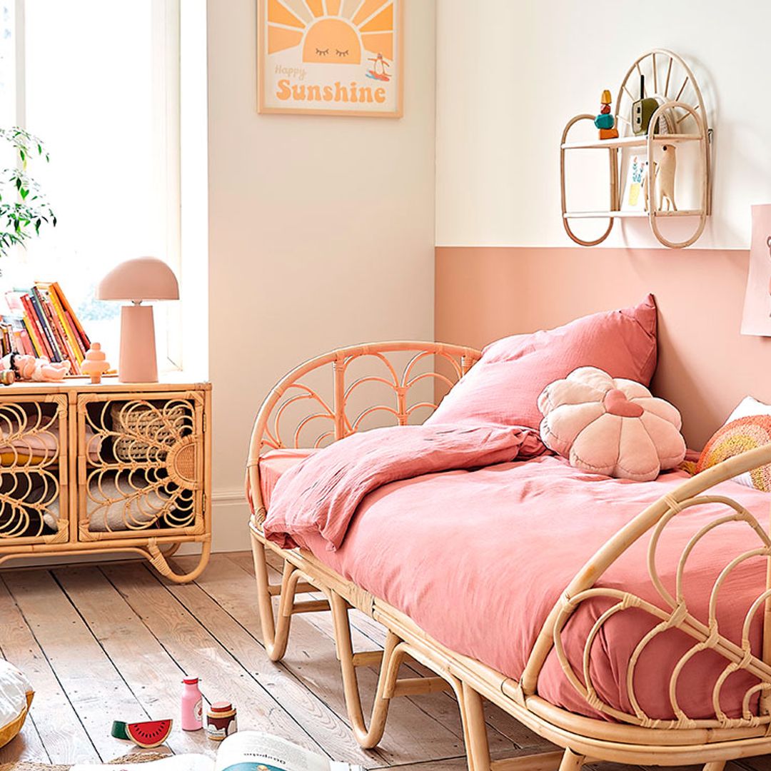 Decora con zócalo las paredes del dormitorio infantil y vivirás más tranquila