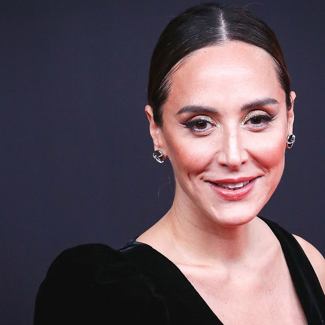 Tamara Falcó muestra su nuevo anillo de compromiso y da más detalles de su boda con Íñigo Onieva