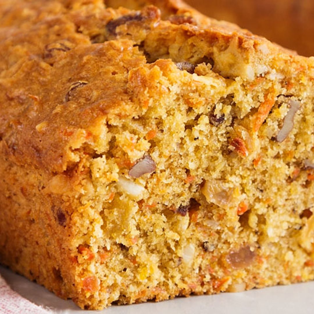 ¡Una auténtica tentación! Bizcocho de naranja glaseado con nueces y pasas