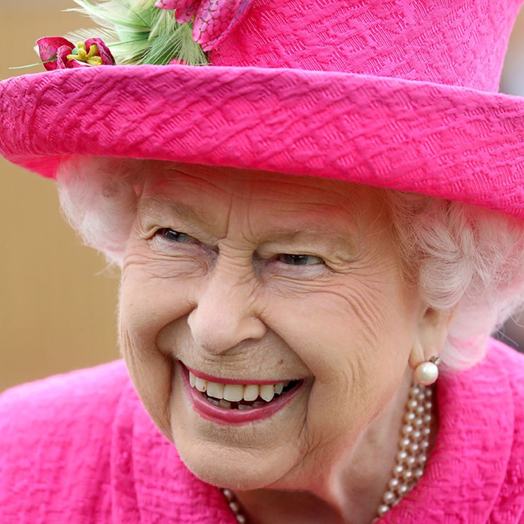 El insólito apoyo de la reina Isabel II a un libro sobre las anécdotas secretas de su vestidor