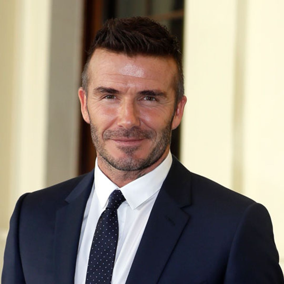 Con flotador, en bañador y copa de vino en mano... David Beckham, como nunca antes le habíamos visto