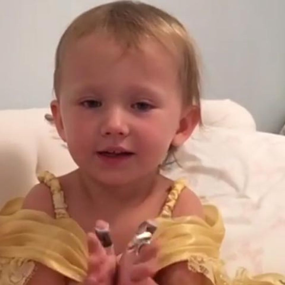 La adorable lengua de trapo de Carmen, hija de Alec e Hilaria Baldwin