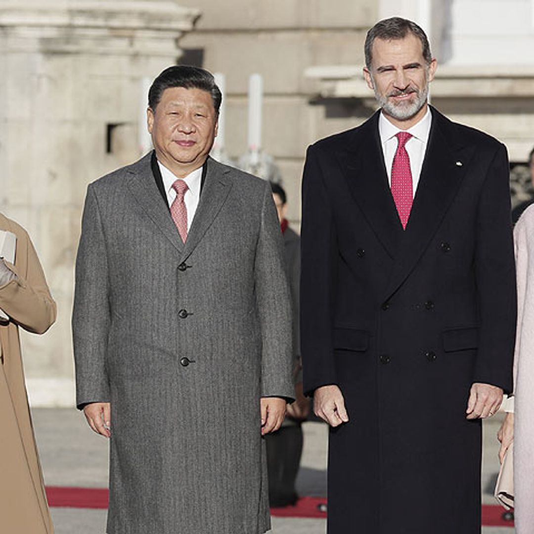 Los Reyes reciben al presidente chino y a su esposa con honores en el Palacio Real