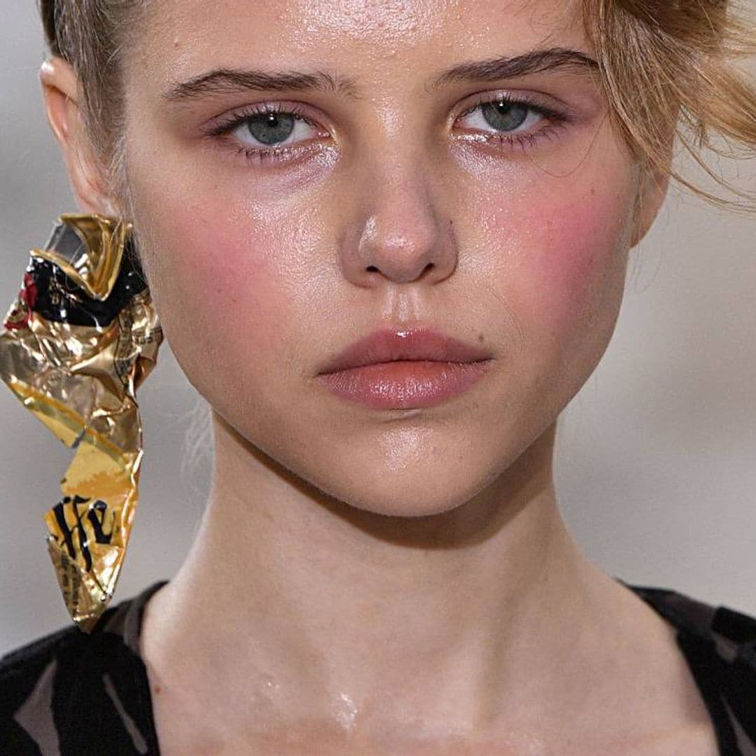 Consigue el maquillaje más favorecedor del invierno con un solo producto: el colorete en barra