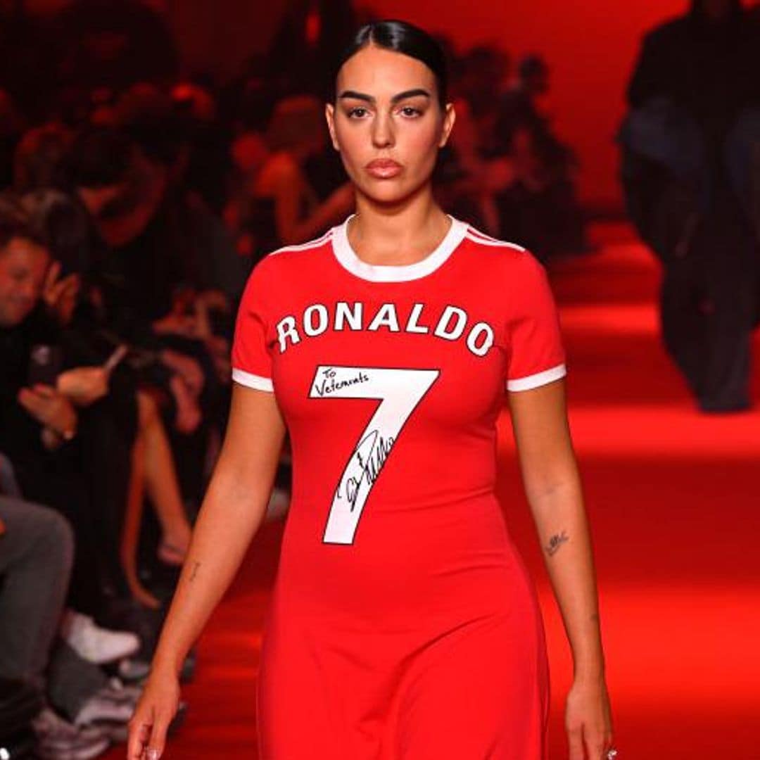 Georgina Rodríguez desfila en París con un vestido de Cristiano Ronaldo