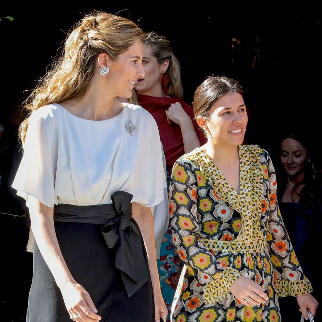 FOTOS EXCLUSIVAS. Teresa Urquijo arriesga y gana con el look para la boda de su mejor amiga con conexión con la reina Letizia