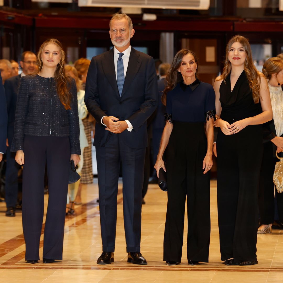 Leonor y Sofía disfrutan junto a los Reyes del concierto que da inicio a los Premios Princesa de Asturias