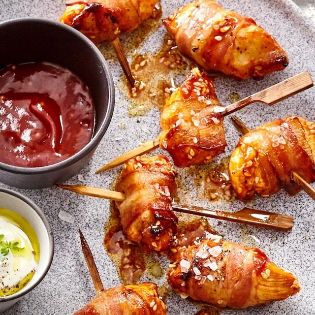 pinchitos pollo age